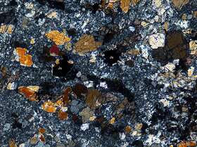 透闪石透辉石矽卡岩