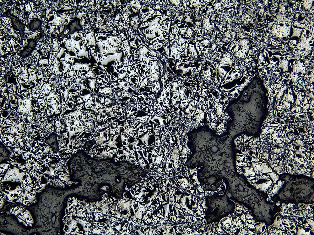 块状磁铁矿矿石