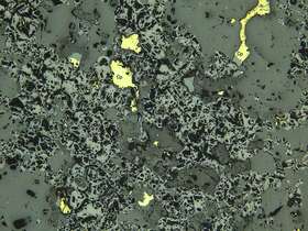 矿化透辉石榴石矽卡岩
黄铜故磁铁矿矿石