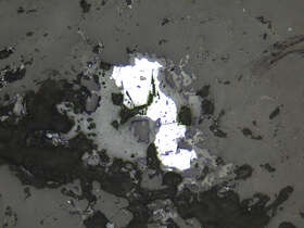 铜矿化石榴石矽卡岩