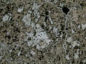 赤铁矿化磁铁矿矿石（块状）