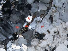 他形-半自形粒状结构