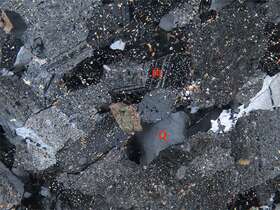 他形-半自形粒状结构