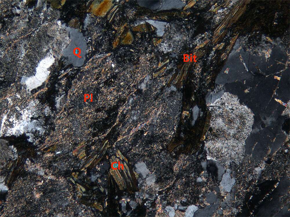 他形-半自形粒状结构