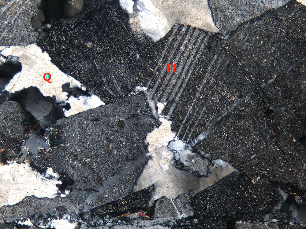 他形-半自形粒状结构