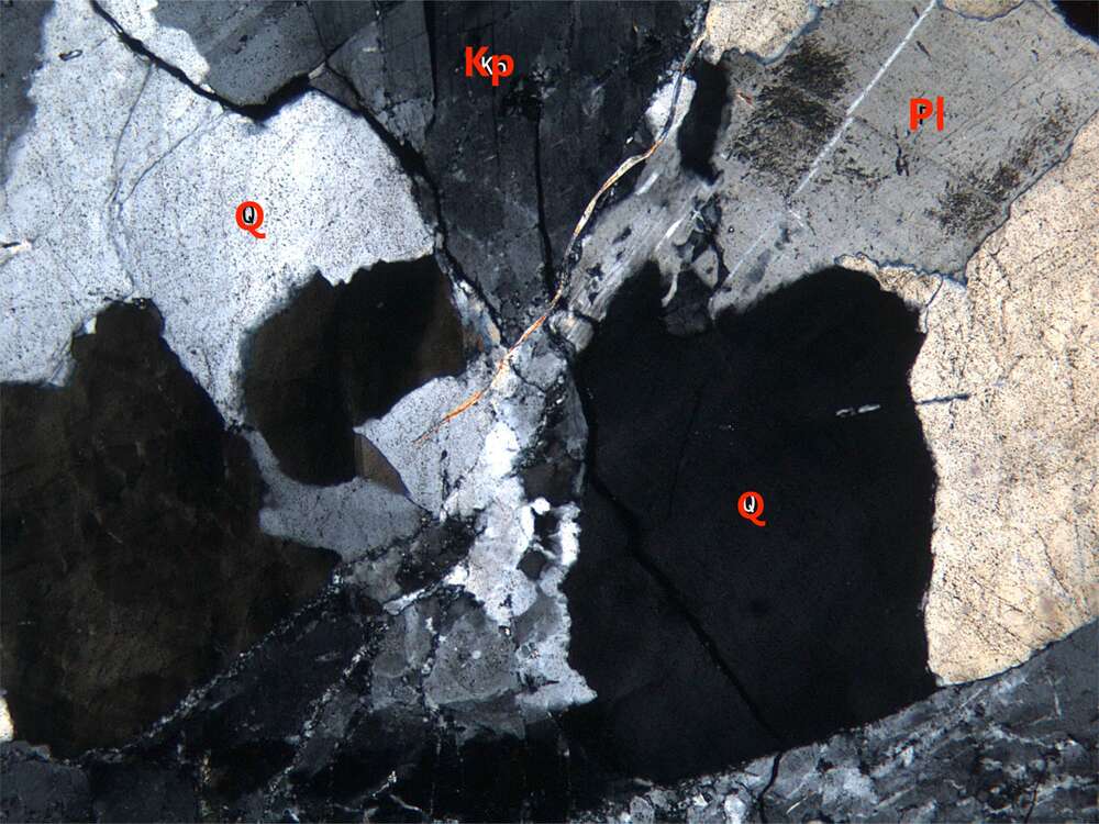 半自形-他形粒状结构