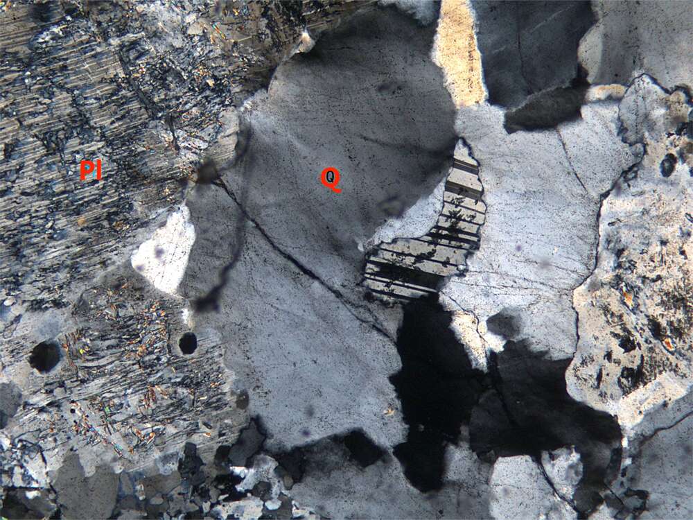 他形-半自形粒状结构