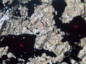 石榴石矽卡岩磁铁矿矿石