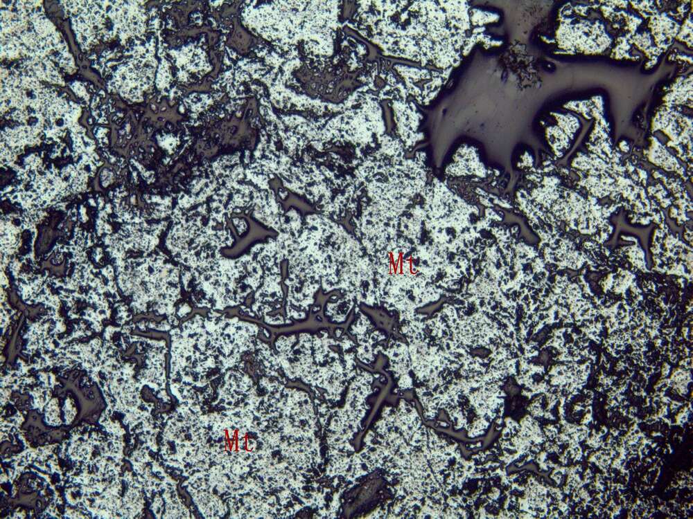 赤铁矿化磁铁矿矿石