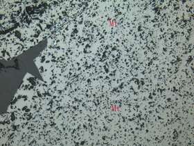 致密块状磁铁矿矿石