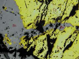 含锌黄铜矿磁铁矿矿石