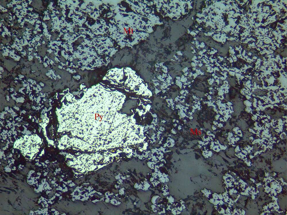 黄铜矿化磁铁矿矿石-方解石脉