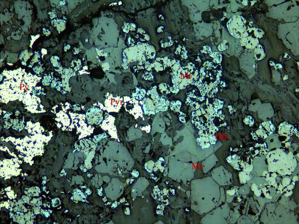 赤铁矿化磁铁矿