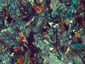 蚀变细粒闪长岩