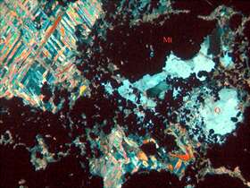 含铜磁铁矿-方解石脉