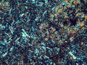 强蚀变闪长玢岩