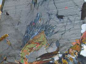 纤-片状变晶结构