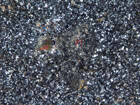 角岩化花岗斑岩