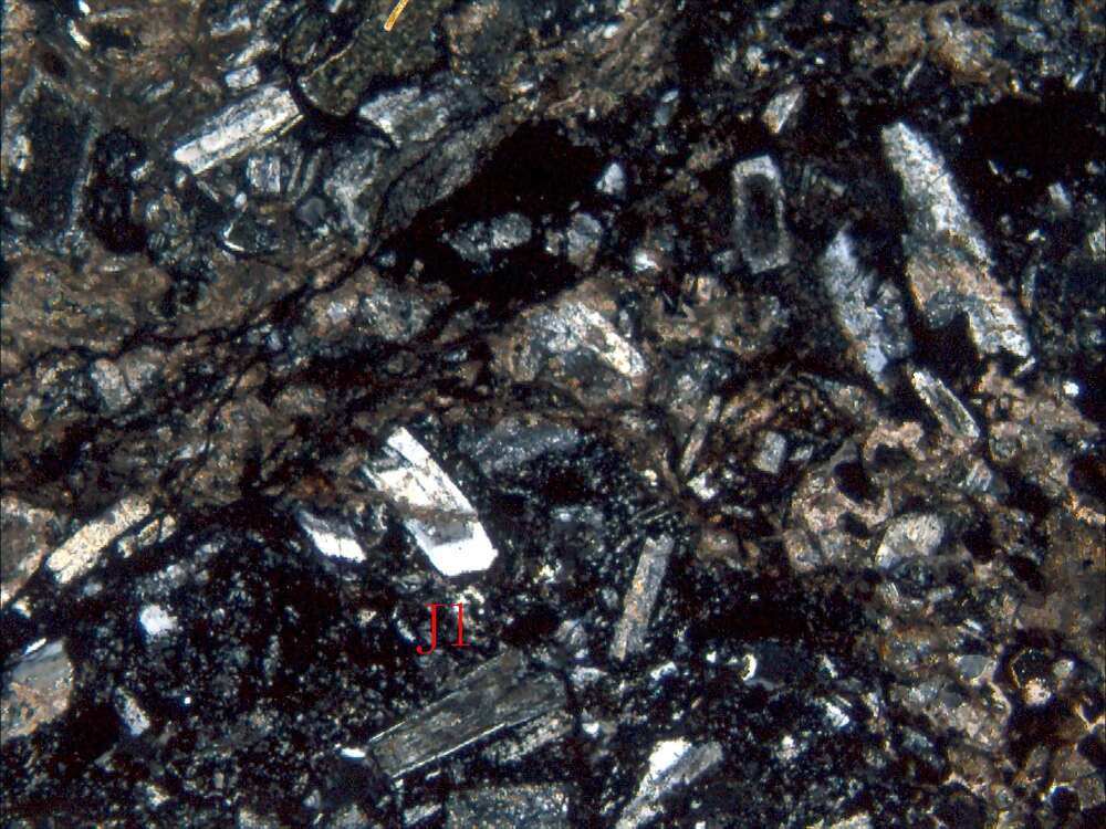 安山质角砾熔岩 