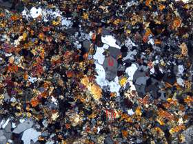 石英绿帘石蚀变岩