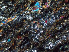 绿帘-阳起-石英蚀变岩