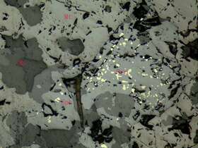 含锌中等浸染状磁铁矿矿石