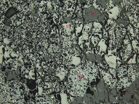 含锌稠密浸染状磁铁矿矿石