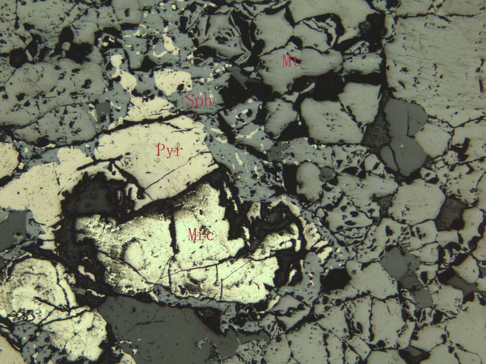 含锌稠密浸染状磁铁矿矿石