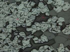 含锌稠密浸染状磁铁矿矿石