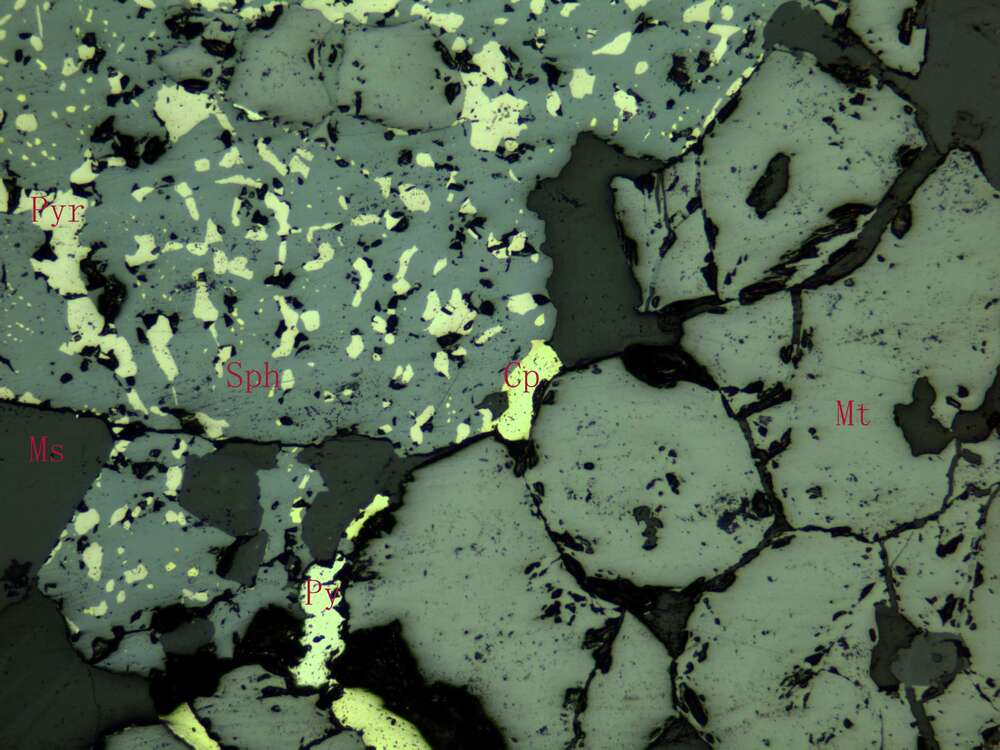 含锌条带状磁铁矿矿石