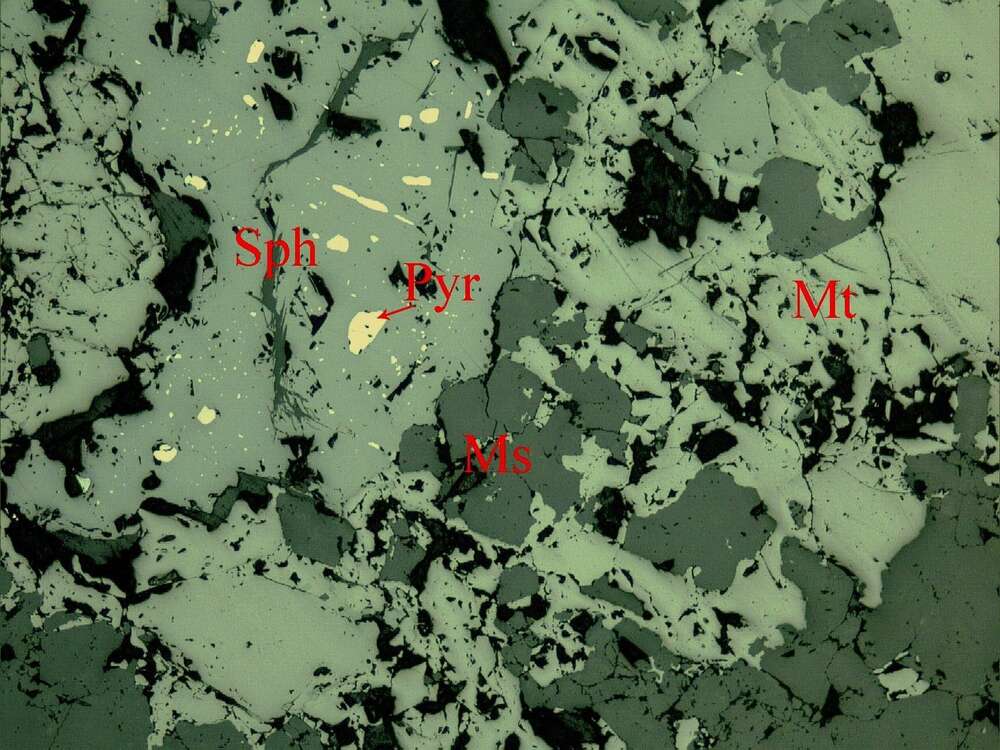 含铅锌磁铁矿矿石