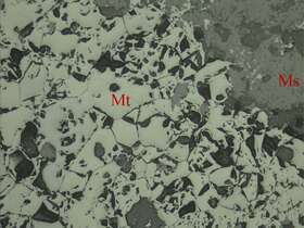 斑杂状磁铁矿矿石