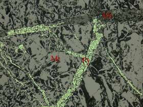 含硫块状磁铁矿矿石