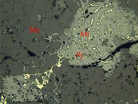含锌磁铁矿矿石