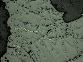 斑杂状磁铁矿矿石