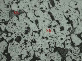 块状磁铁矿矿石