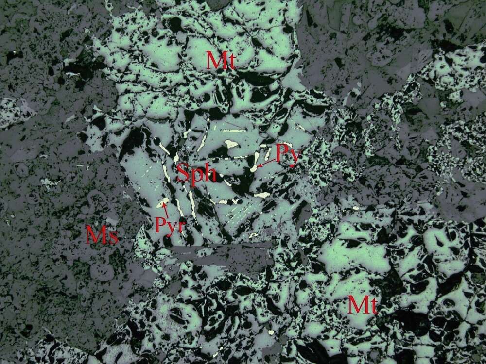 含锌磁铁矿矿石（条带状）