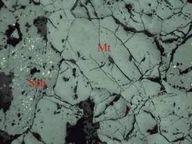 含锌斑杂状磁铁矿矿石