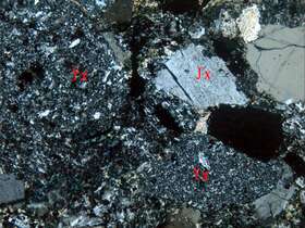 蚀变岩屑角砾凝灰岩