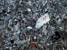 强蚀变晶屑岩屑凝灰岩