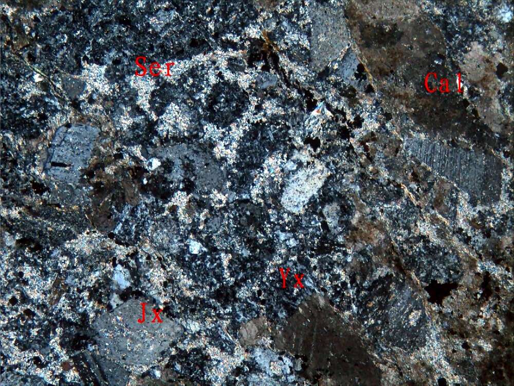 蚀变（含角砾）岩屑凝灰岩