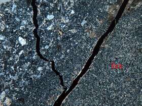 蚀变岩屑凝灰岩夹蚀变火山灰凝灰岩