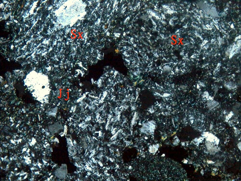 蚀变凝灰质砾岩