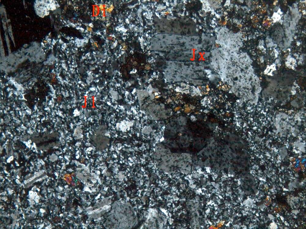 黝帘石化角砾凝灰岩