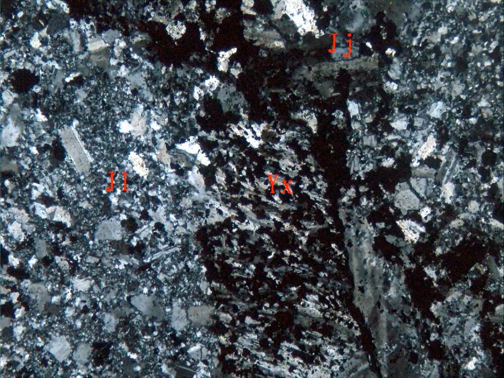 磁铁矿化火山角砾岩
