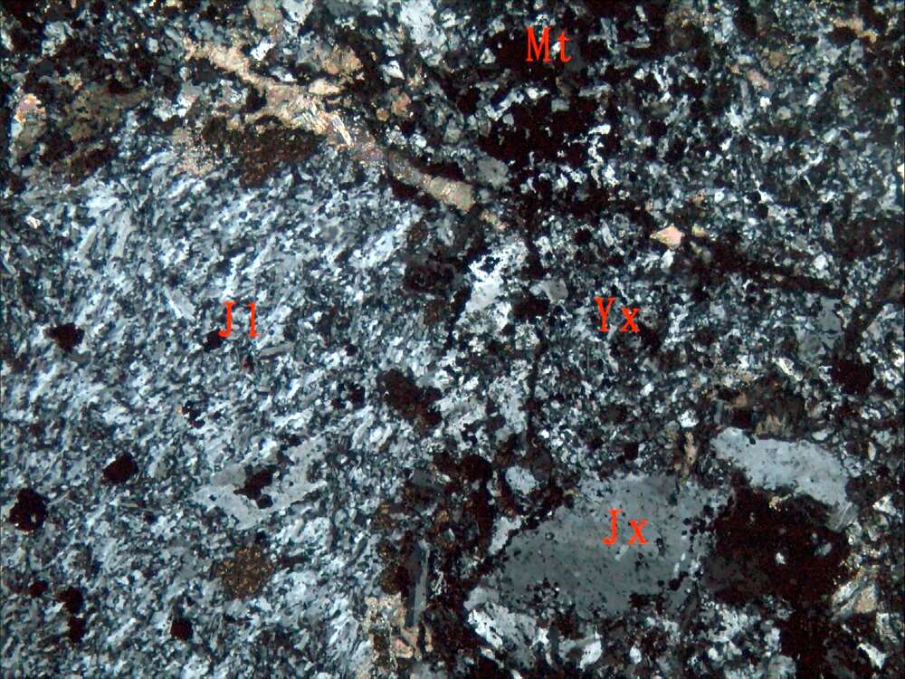磁铁矿化角砾凝灰岩