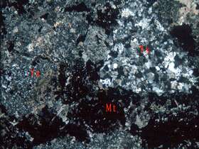 磁铁矿化砂砾质沉凝灰岩