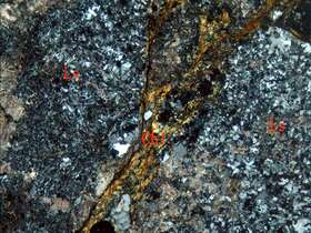 蚀变凝灰质砾岩