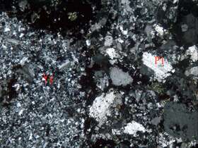 磁铁矿化含角砾凝灰岩