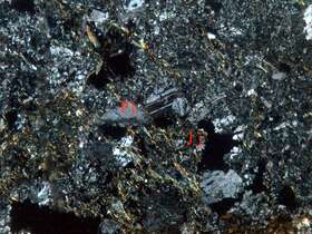 片理化绿泥石化凝灰岩